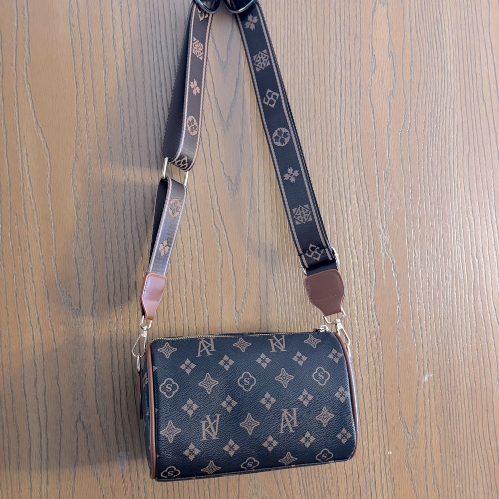 Crossbody with guitar strap EUC - Brown